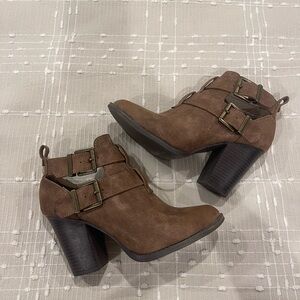 Just Fab JustFab Women's Brown Buckle Ankle Heeled Booties Boots Size 5.5